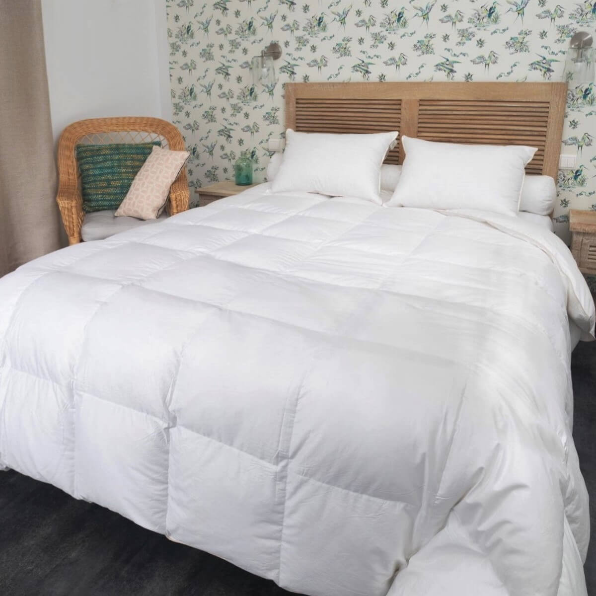 Mid-season goose comforter