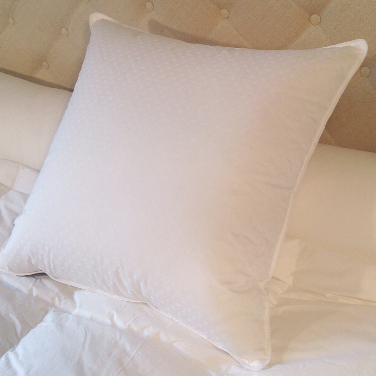 90% jacquard down pillow