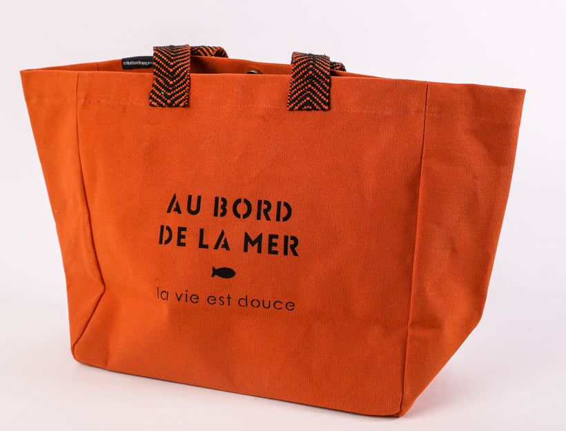 Sac Malo au bord de la mer